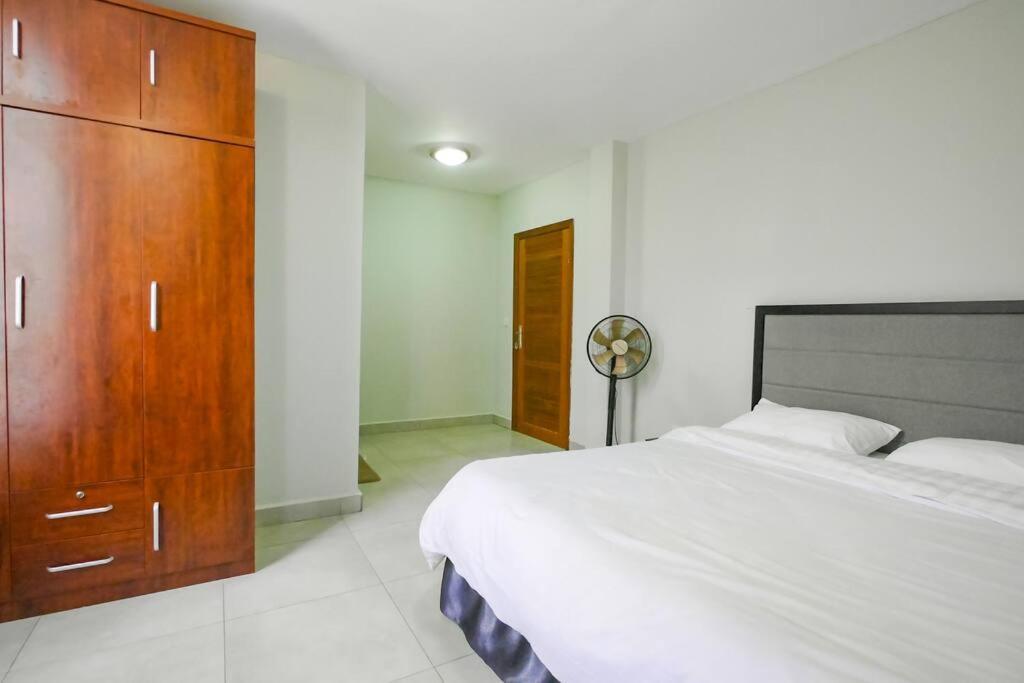 Ultra Modern Apartment In Nyarutarama Кигали Экстерьер фото